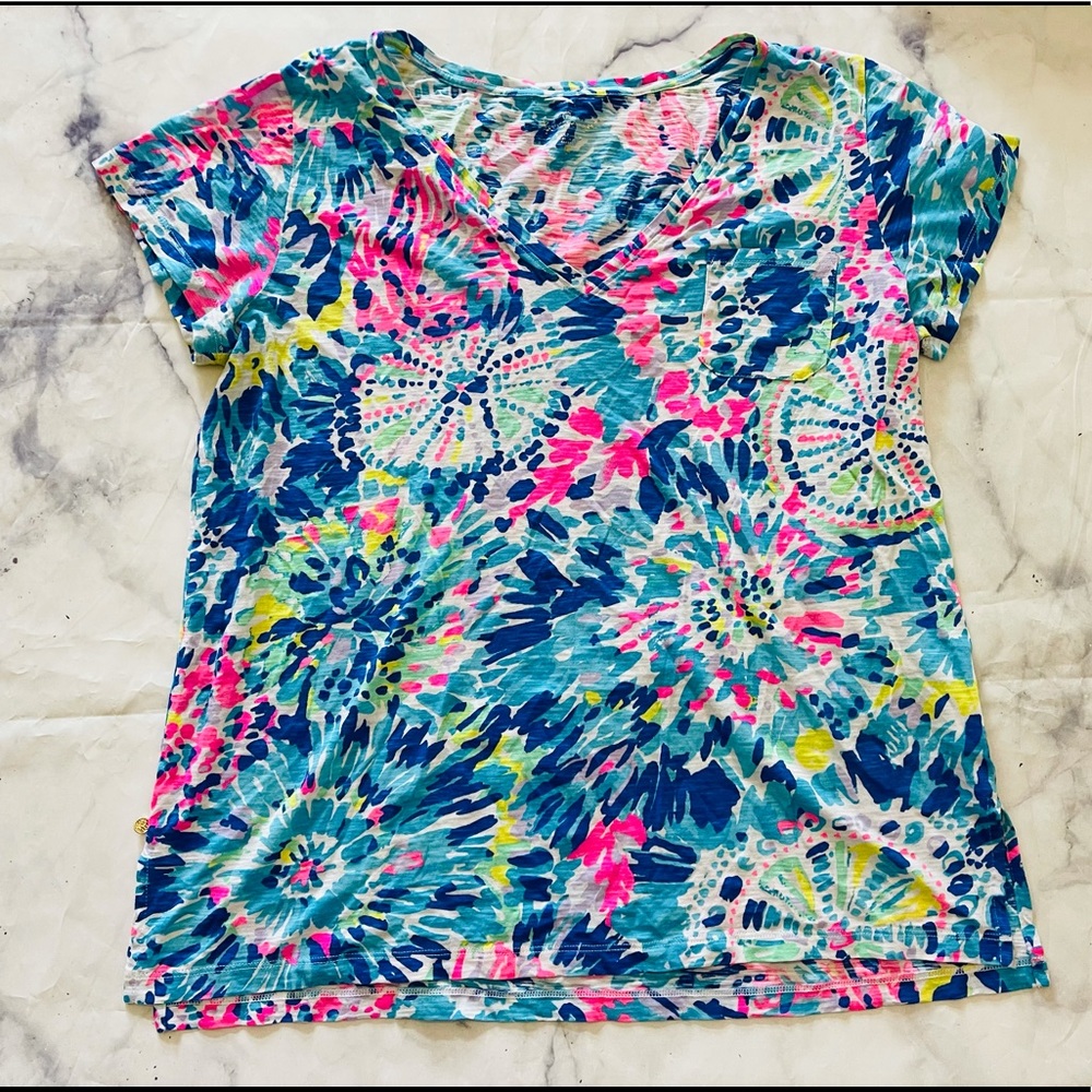 SOLD *** Lily Pulitzer V Neck Tee